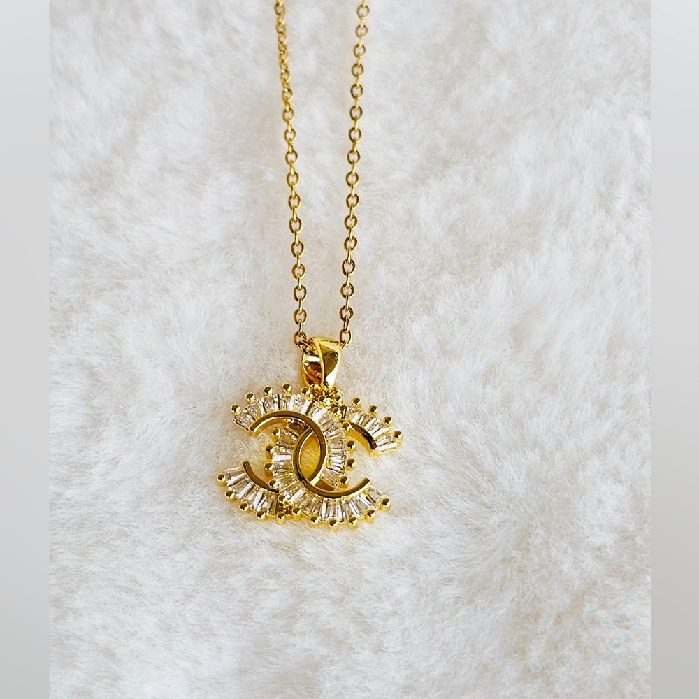 Elegant Gold and Silver Crystal Necklace